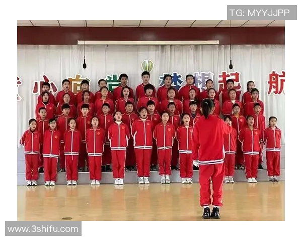中国足球的旋律与梦想在歌声中交织共鸣的故事